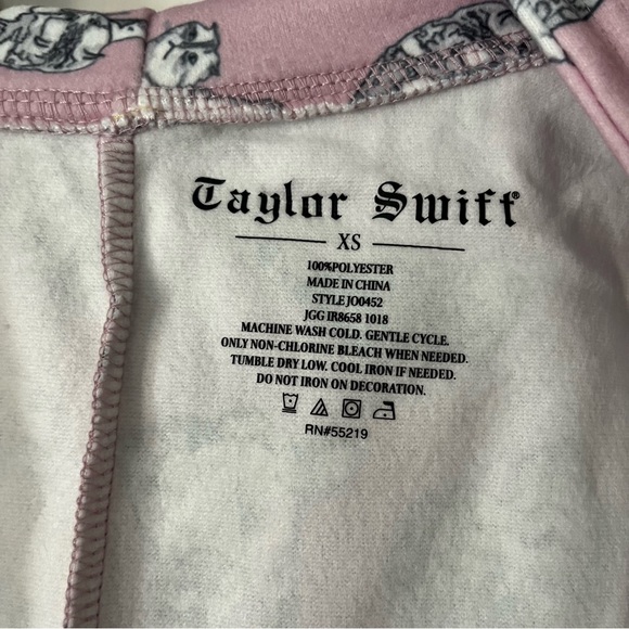 NWT Taylor Swift Cat Pattern Onesie Pajamas, Pink - Picture 11 of 13